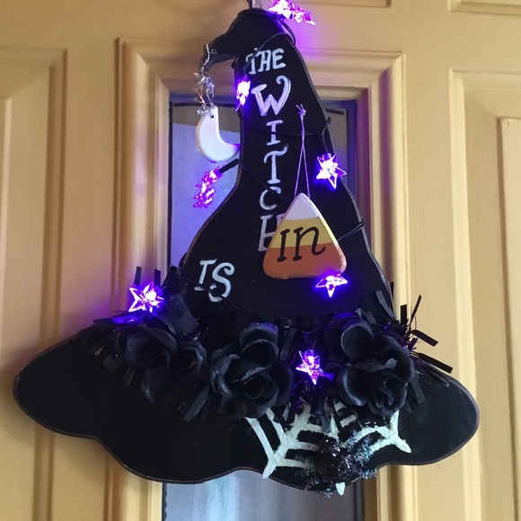 New Handcrafted The Witch is In/Out Wood Witch Hat Sign with Star lights - Picture 1 of 7
